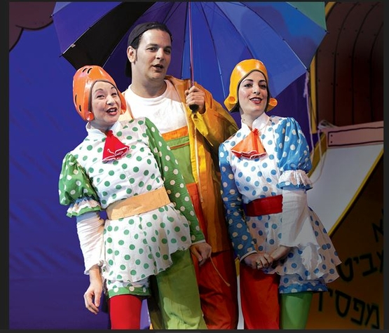 תמונת מופע: מחסן השטוזים של דתיה - תיאטרון אורנה פורת