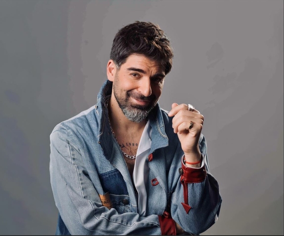 תמונת מופע: תמונה של רותם כהן מחוייך